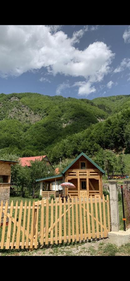 Guest House Ulaj Vuthaj Exterior foto